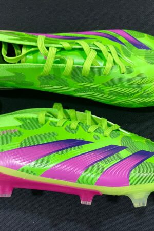 Tacos para futbol Adidas Predator FG Verde Neón – Control y Precisión al Máximo